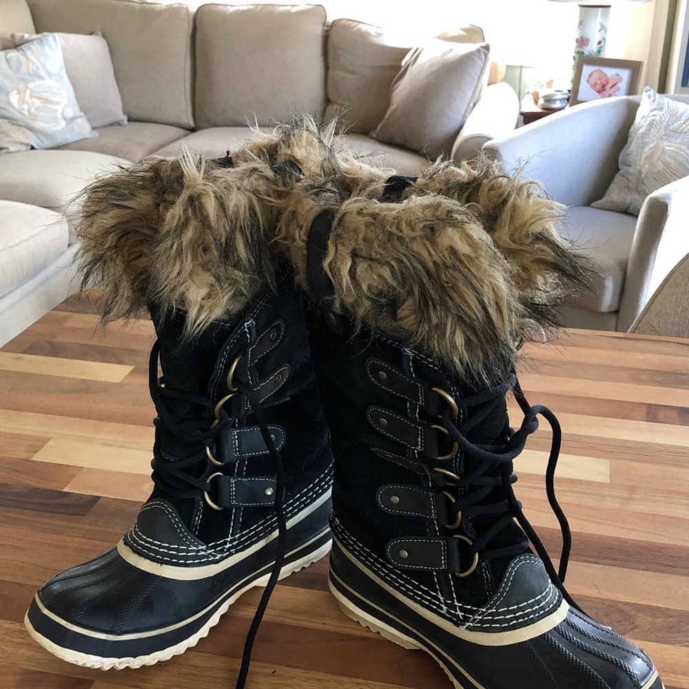 Sorel Black and Tan Faux Fur-Trim Lace-Up Winter Boots